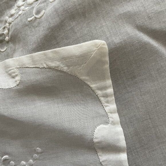 Vintage Organdie Madeira Applique Floral Embroidered Square Tablecloth 48'' x 48 - Picture 5 of 5